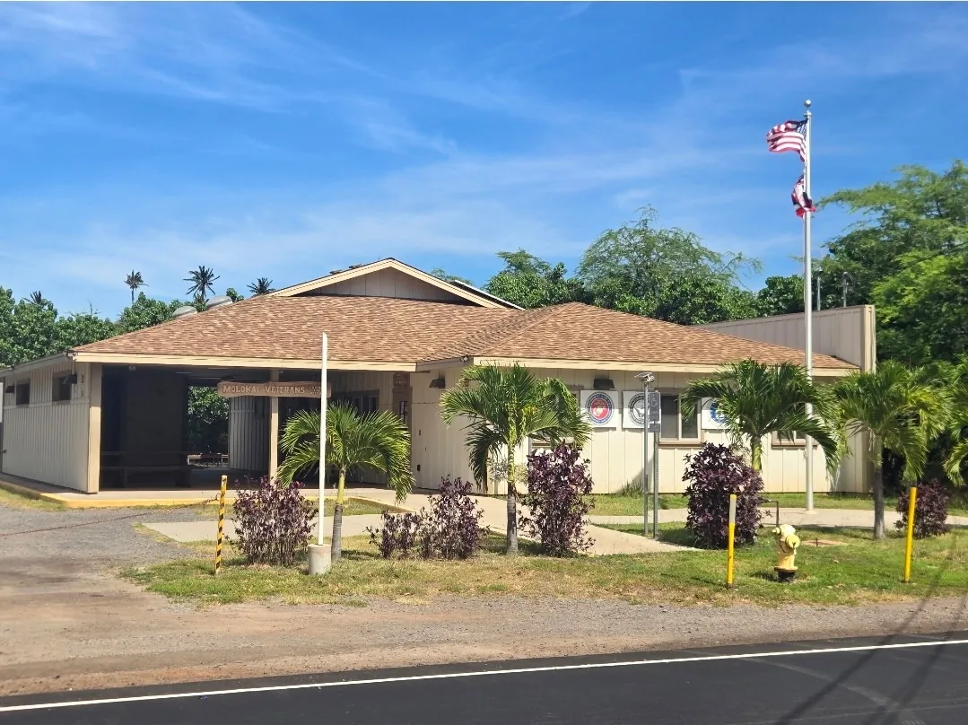 The Molokaʻi Veterans Center in Kaunakakai, with its flagpole and palms, on a sunny day